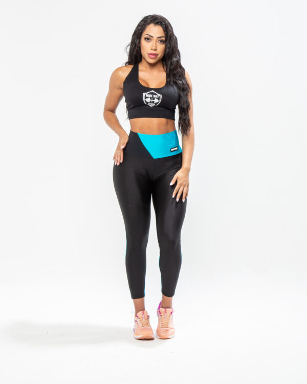 Legging Fitness Feminina - Preta Com Recortes na cor Azul Turquesa  - Image 3
