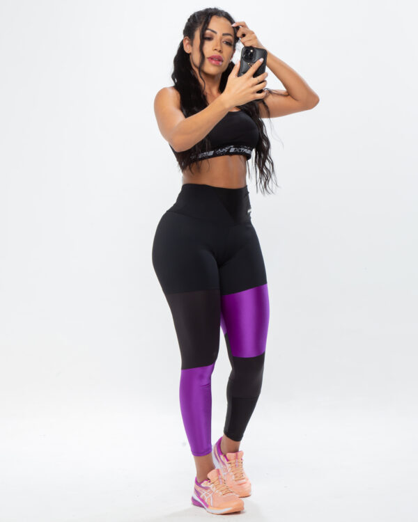 Legging Fitness Feminina - Preta Com Recorte roxo