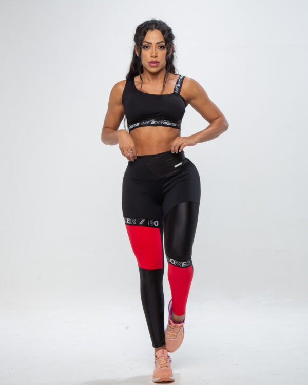 Legging Fitness Feminina - Preta Com Recortes na cor vermelha
