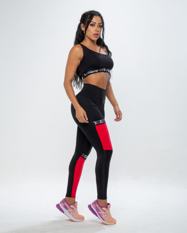 Legging Fitness Feminina - Preta Com Recortes na cor vermelha - Image 2