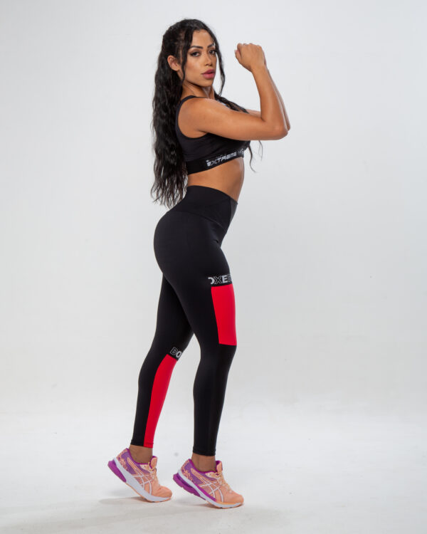 Legging Fitness Feminina - Preta Com Recortes na cor vermelha - Image 3