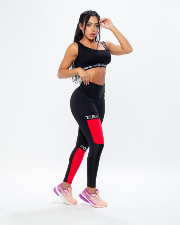 Legging Fitness Feminina - Preta Com Recortes na cor vermelha - Image 5