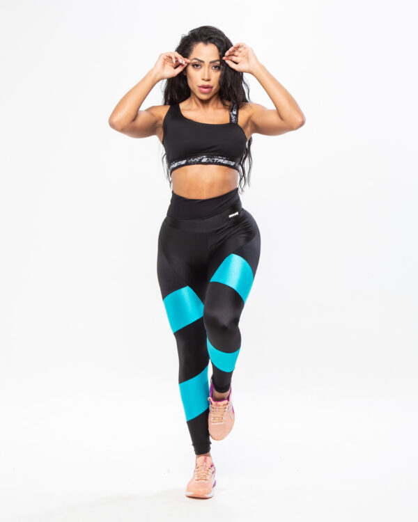 Legging Fitness Feminina - Preta Com Recortes na cor Azul - Image 3