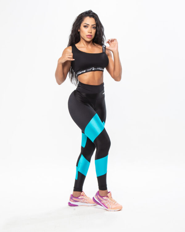 Legging Fitness Feminina - Preta Com Recortes na cor Azul - Image 5