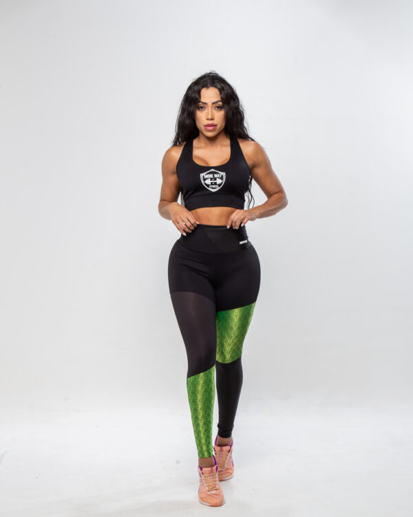 Legging Fitness Feminina - Preta com tecido trabalhado detalhe verde florescente - Image 4
