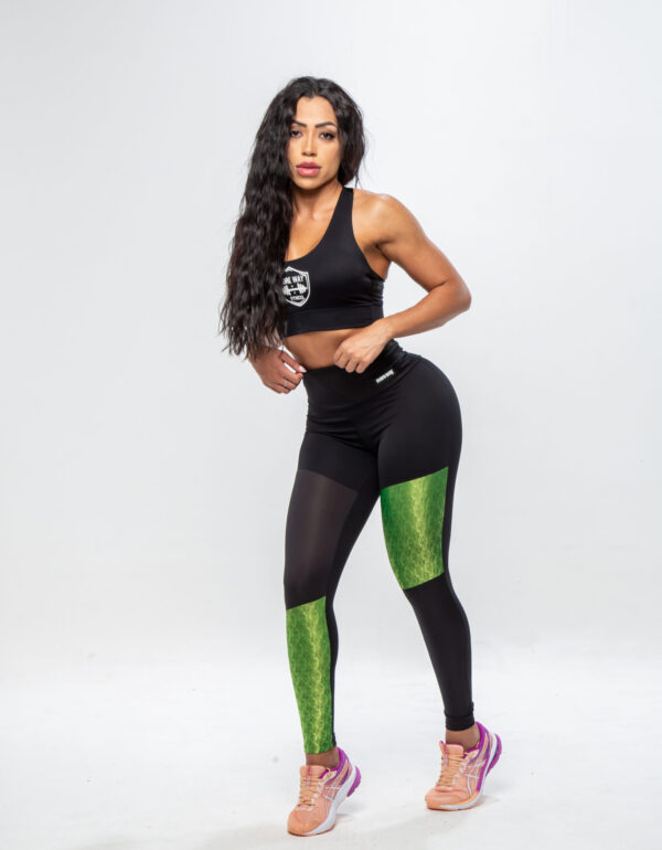 Legging Fitness Feminina - Preta com tecido trabalhado detalhe verde florescente - Image 7