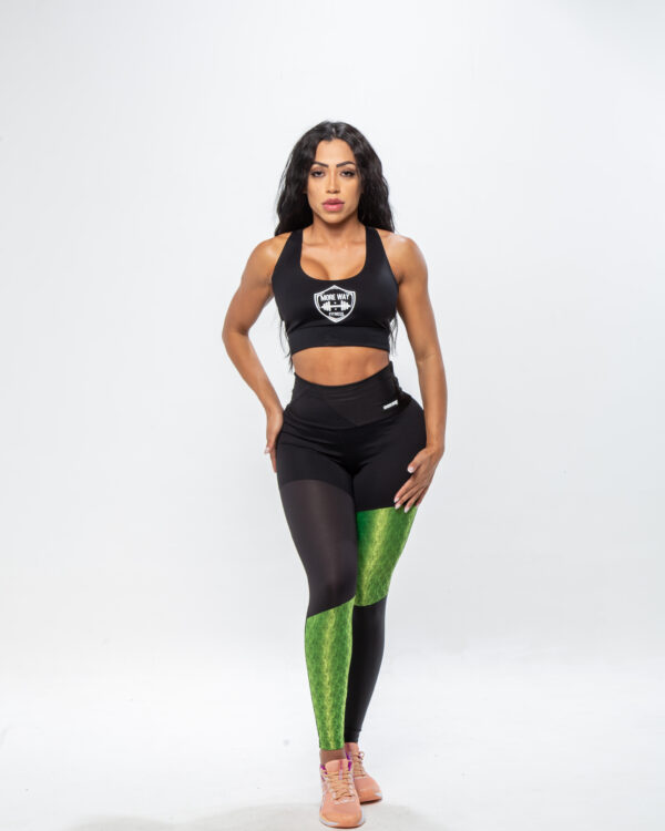 Legging Fitness Feminina - Preta com tecido trabalhado detalhe verde florescente - Image 3