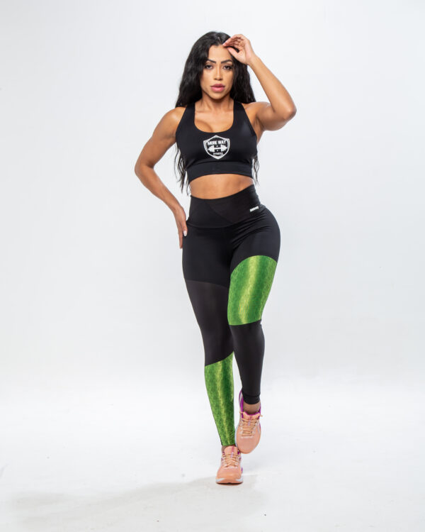 Legging Fitness Feminina - Preta com tecido trabalhado detalhe verde florescente - Image 2