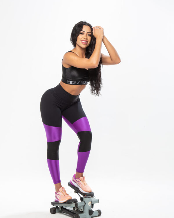 Legging Fitness Feminina - Preta Com Detalhe roxo - Image 5